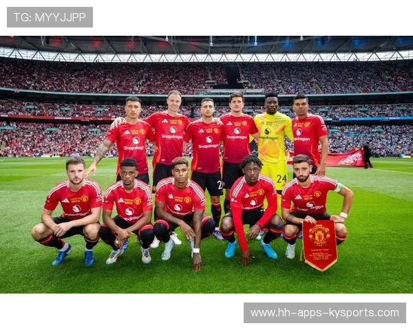 曼联15岁天才迎来首次欧冠出场，弗爵现场观战鼓励